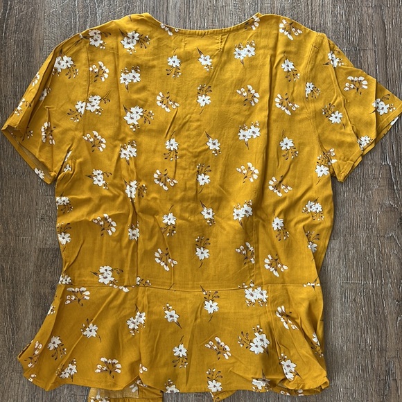 (NWPT) MUSTARD/WHITE FLORAL BLOUSE - Picture 3 of 3